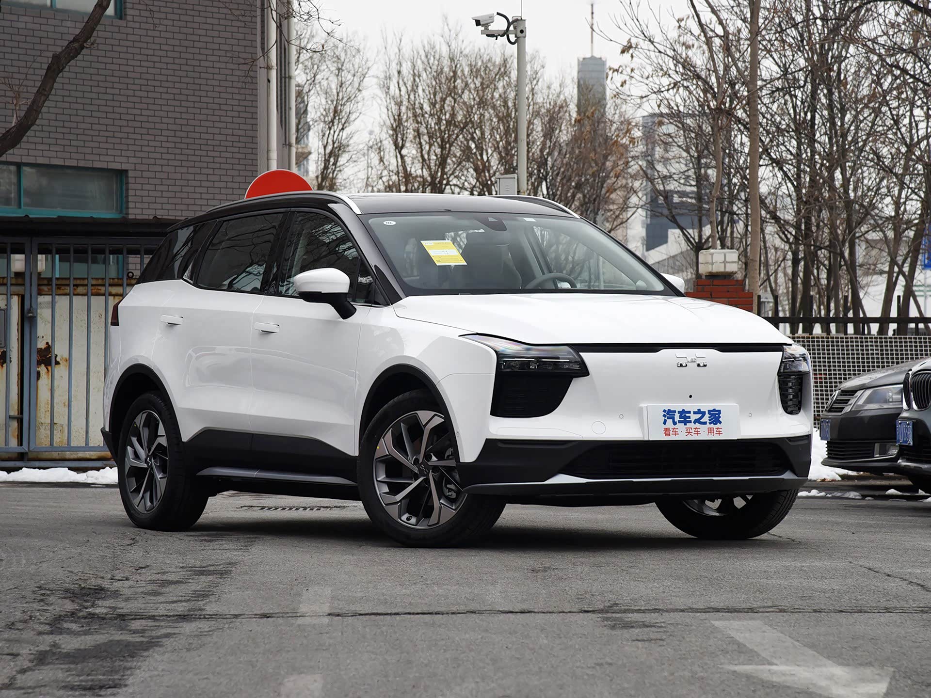 爱驰u5,外观独特,内饰豪华!