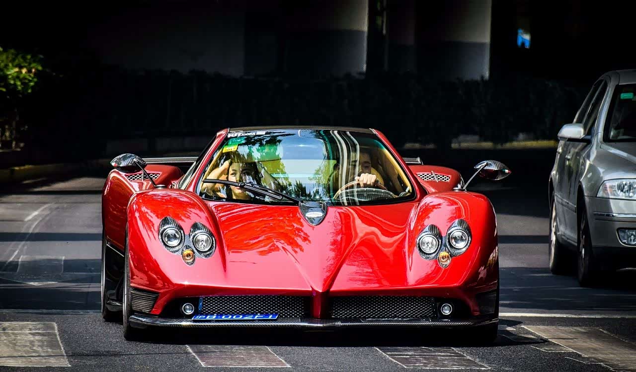 经纬二公子开上海唯一帕加尼车牌带f1能6挡起步