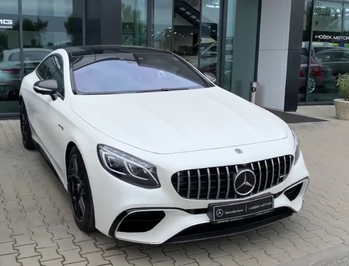 2020款 奔驰 amg s63 双门轿跑车facelift,海外展示