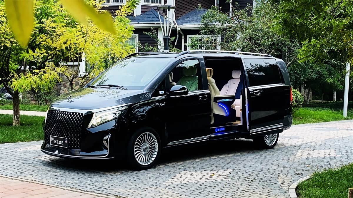 甩出王炸奔驰又要火比埃尔法霸气堪比宾利内饰为富人定制