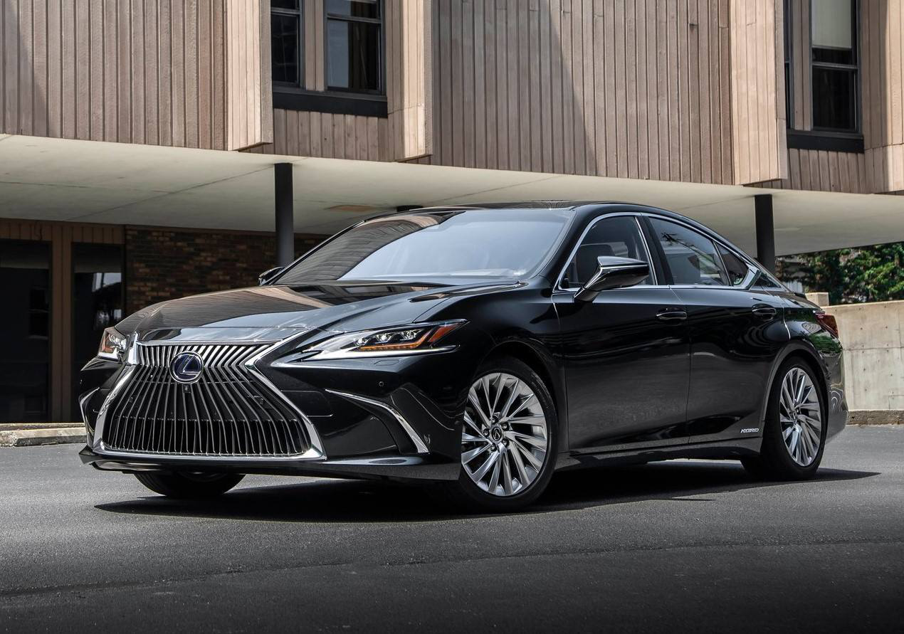 想买辆50万左右轿车,本人28岁!侧重空间跟舒适性,有啥好推荐?