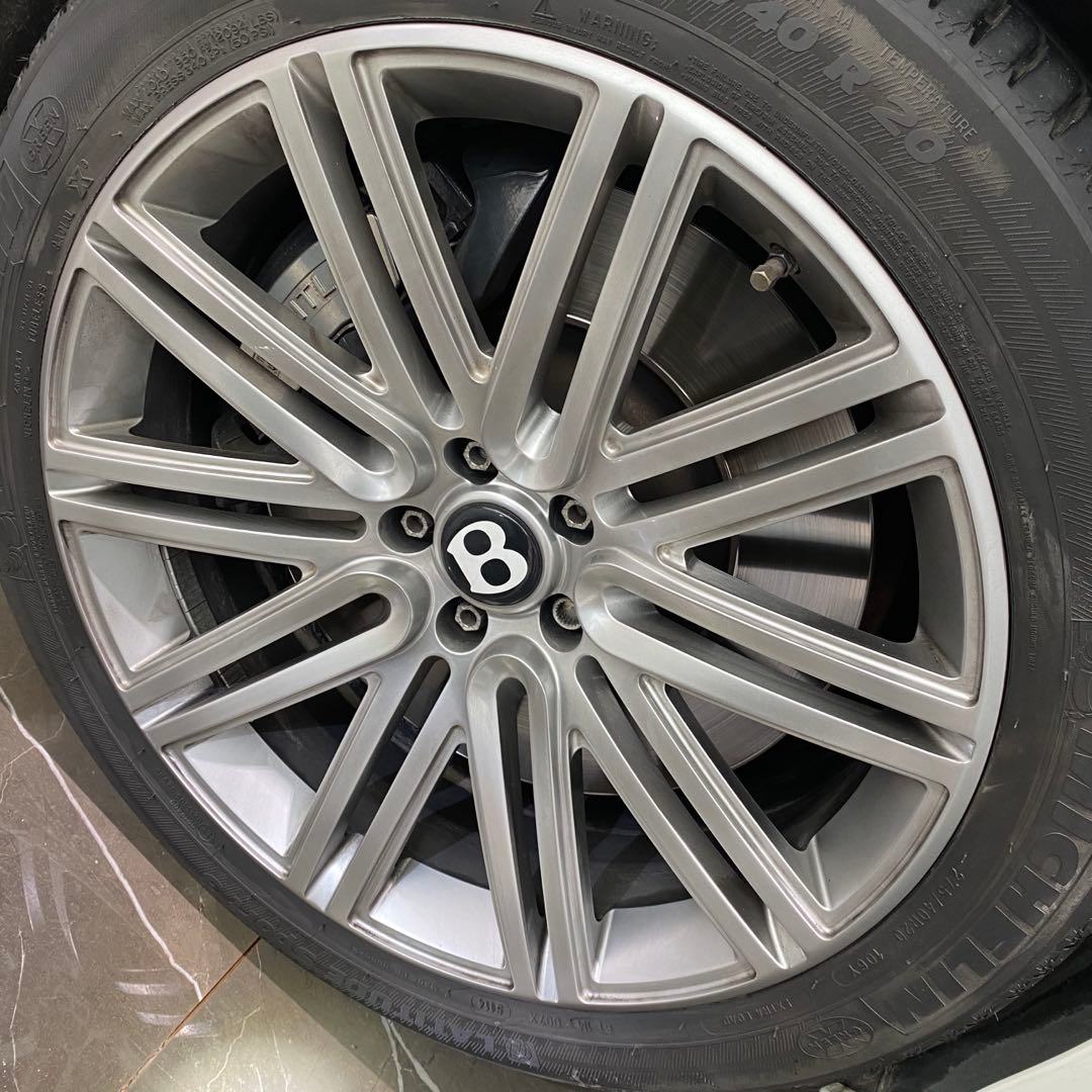 奢华轿跑,才开两万公里贬值130万,168万买台宾利欧陆gt划算吗?