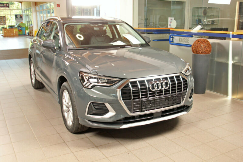 奥迪q3,水泥灰涂装,回头率高,网友:真帅气