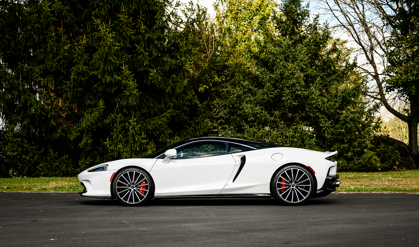 性能最强的gt跑车来了!迈凯伦gt搭载v8引擎,零百加速仅3.2秒