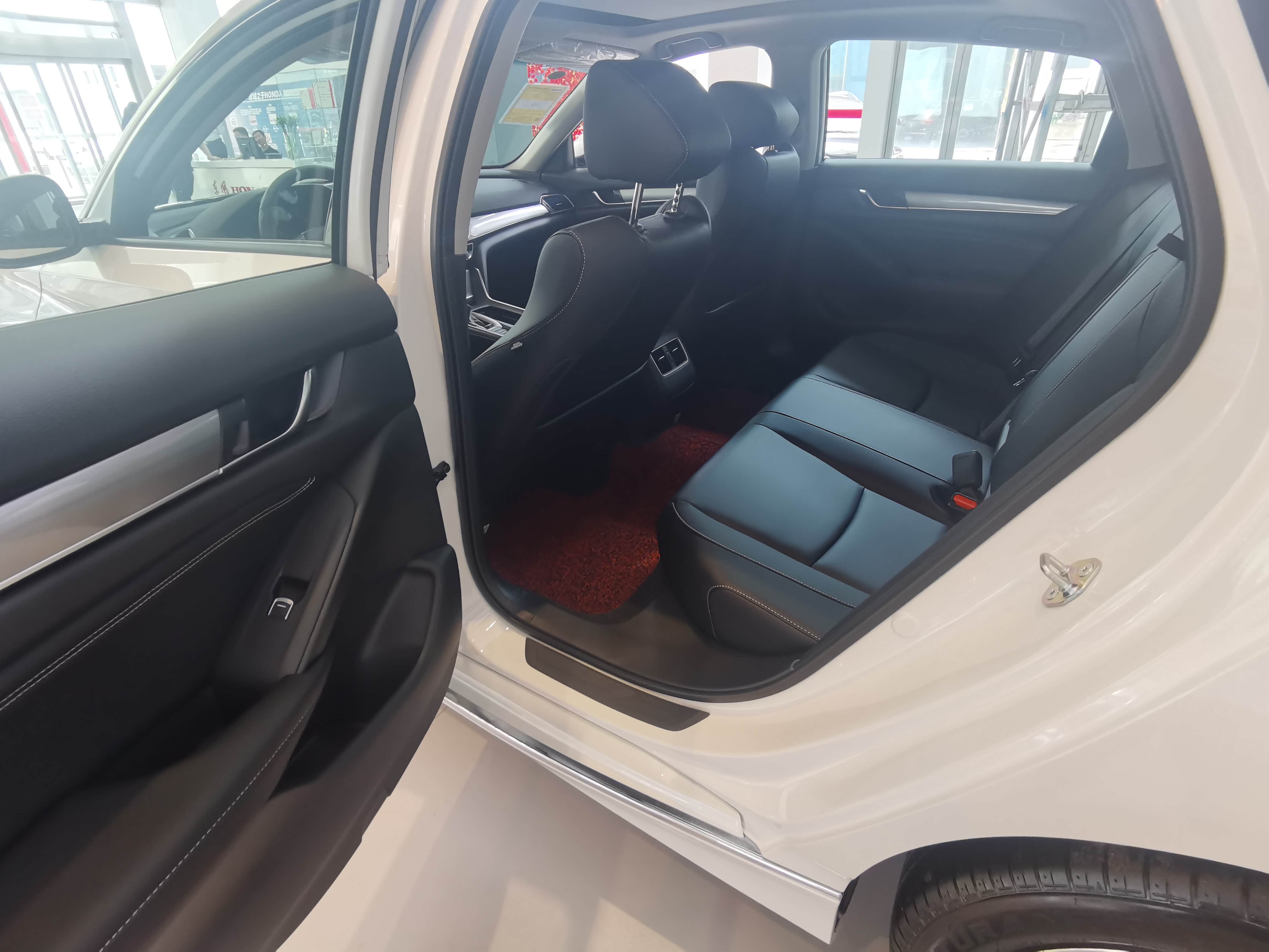 2019款inspire-混动车型的内部空间比较宽敞 而且本田的车型,通常空间