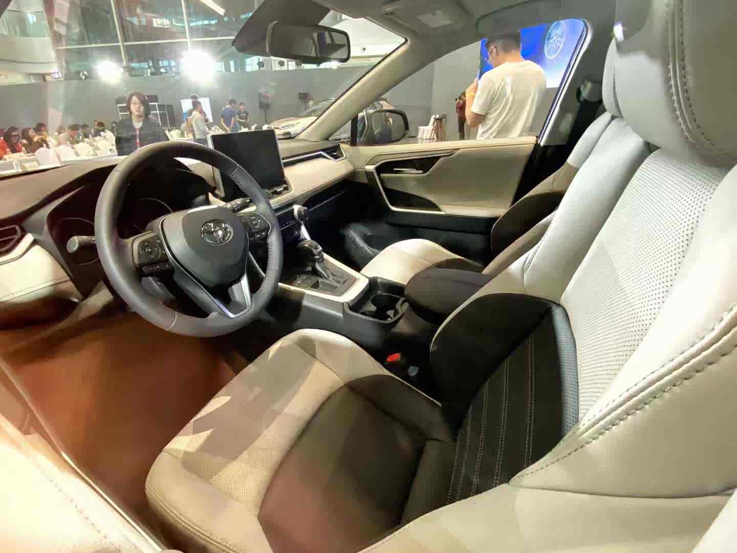 广汽丰田威兰达首发亮相全新rav4荣放的兄弟车型