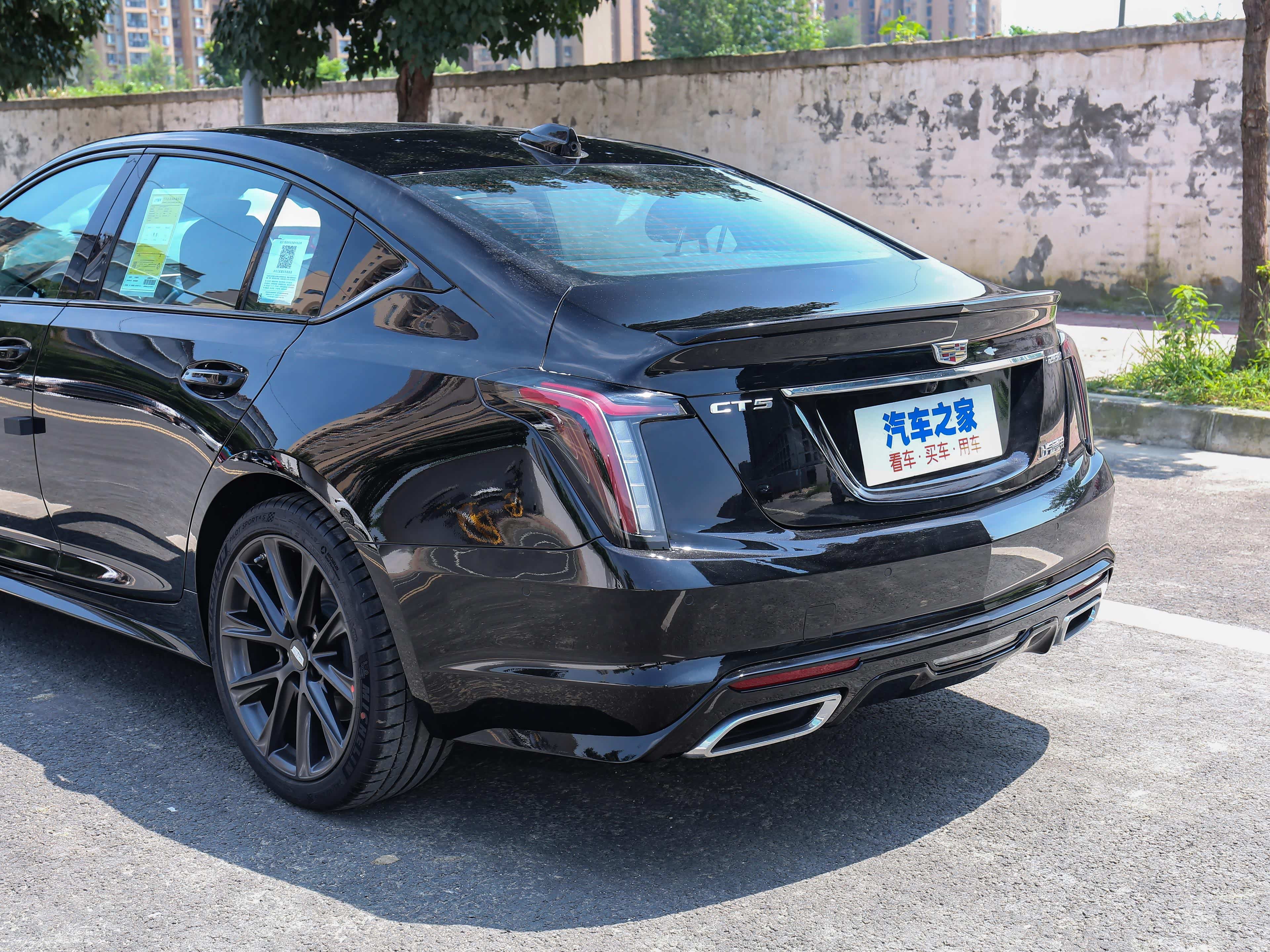 凯迪拉克ct5的顶配版配有gps导航系统,导航路况信息显示,蓝牙/车载