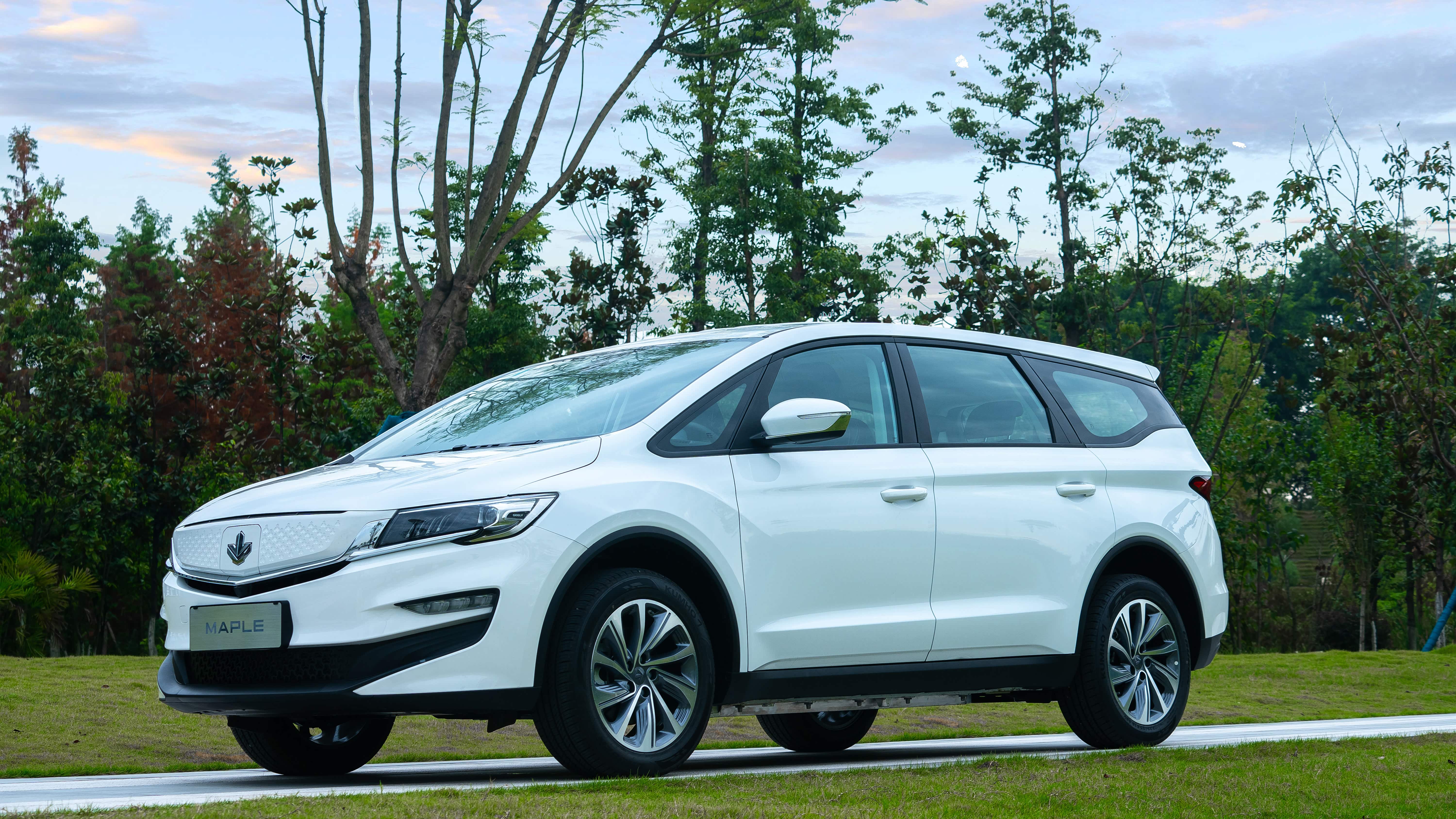 急速换电,枫叶汽车首款换电车型"枫叶80v"亮相重庆