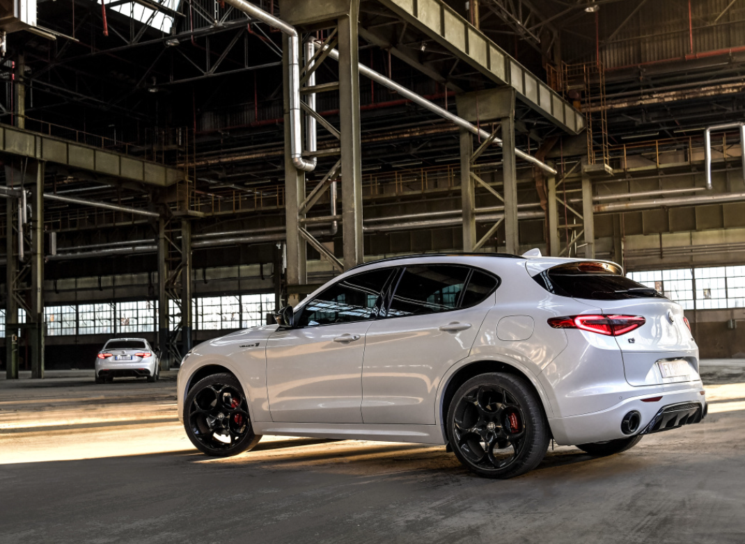 全新stelvio官图发布,更性能更豪华,还标配q4四驱系统