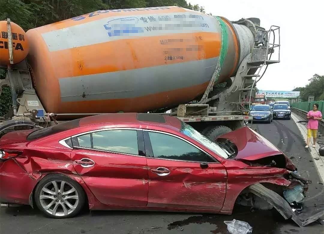 油罐车爆炸虽属偶发但道路安全不可小觑看到这些车还是离远点