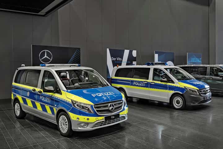 身披"警服"大奔变身执法者 带你瞧瞧最新的奔驰警车_车家号_发现车生