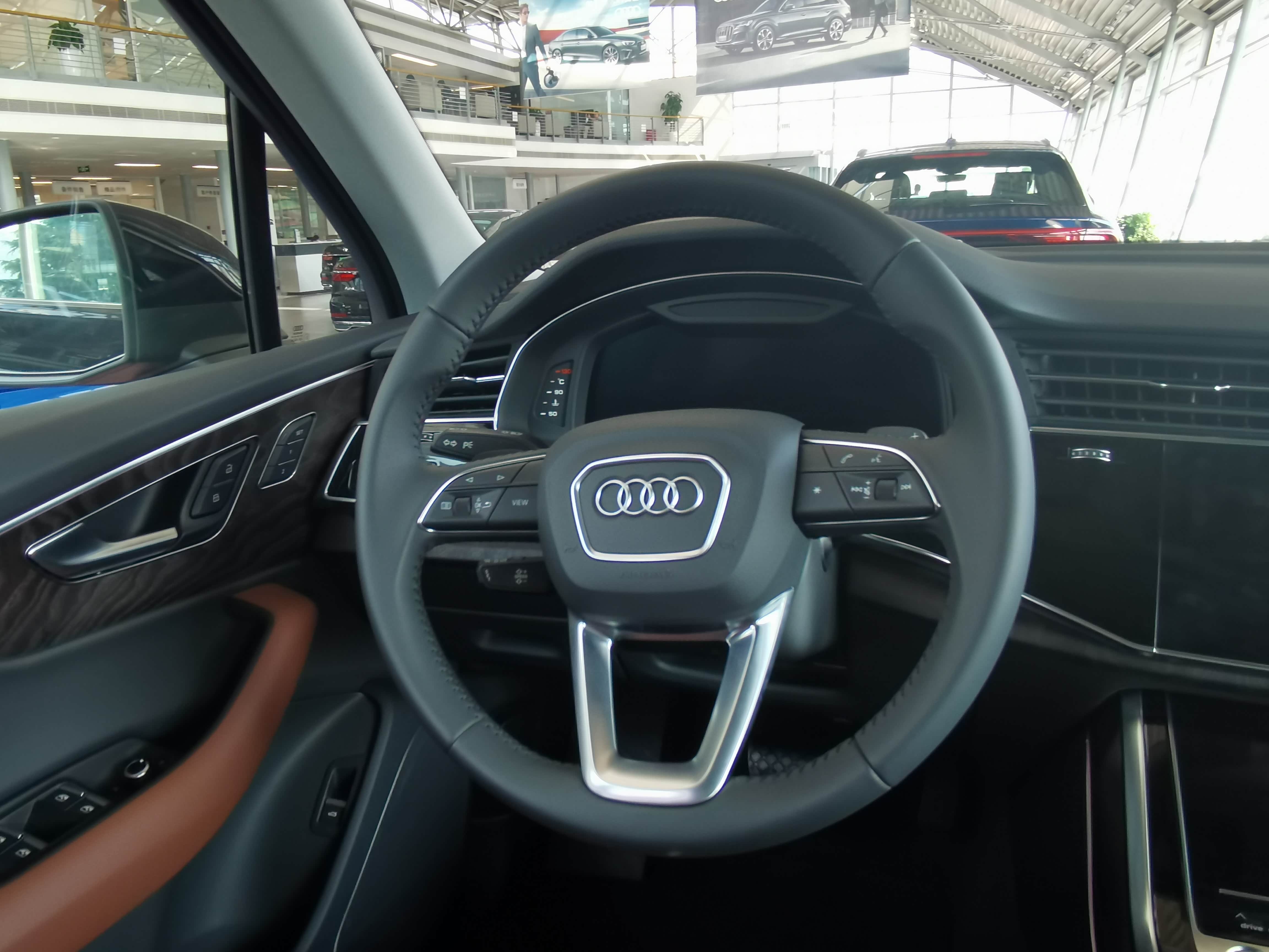 【到店实拍】内饰升级变化大 青岛实拍奥迪q7