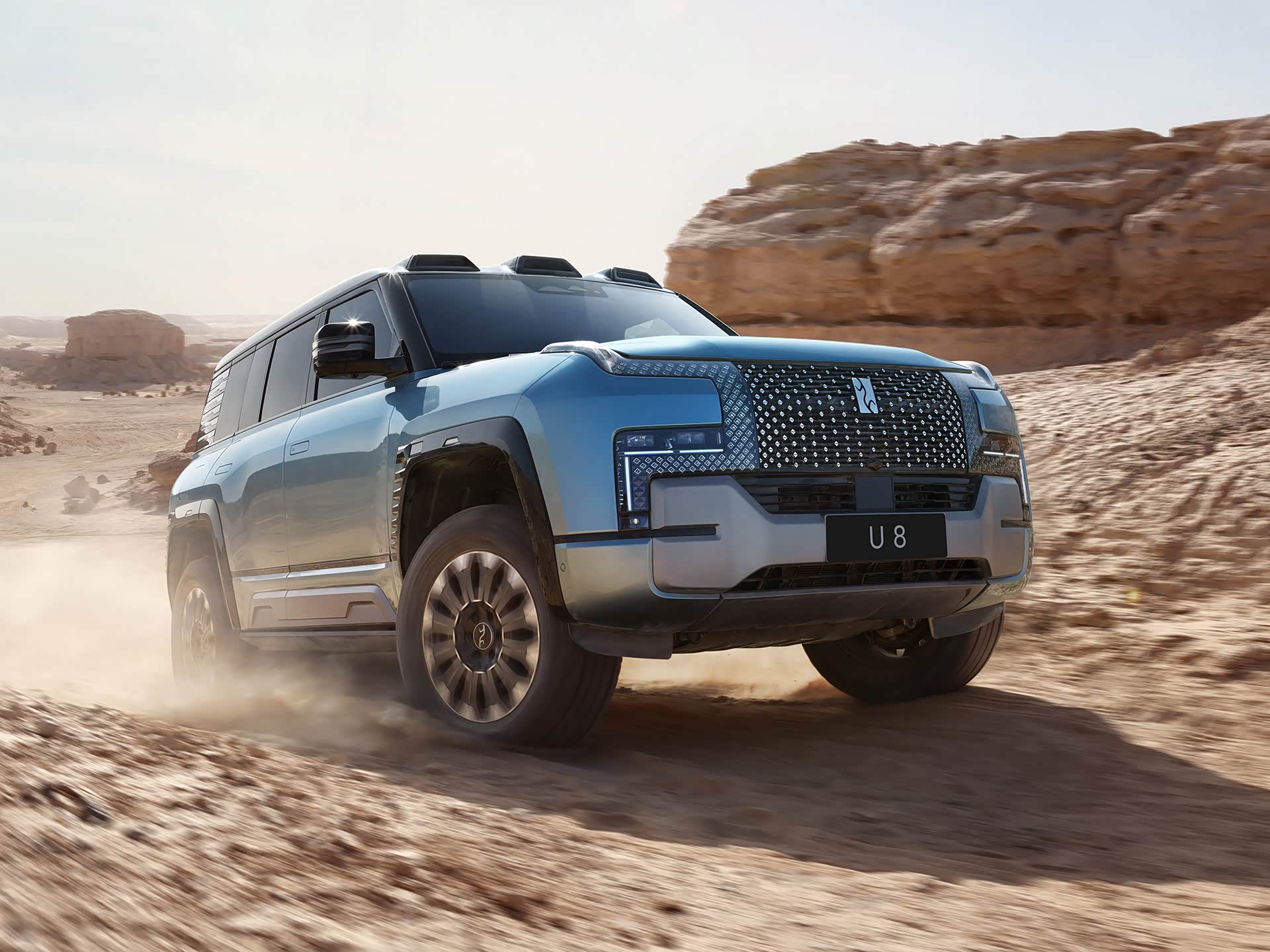 国产百万级硬派越野车，比亚迪仰望U8正式发布，配备四轮四电机_车家号_发现车生活_汽车之家