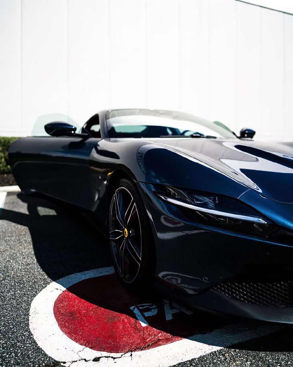 科幻运动的设计法拉利roma实车