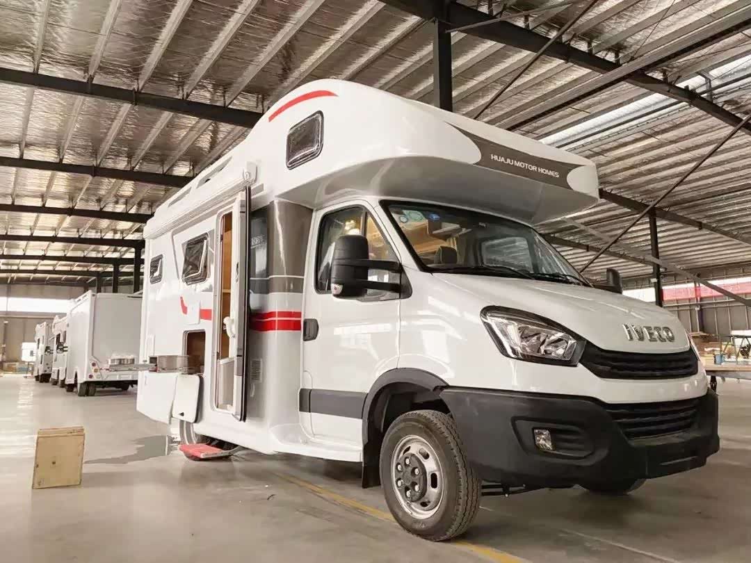 适合四人舒适入住华居c型房车仅318w