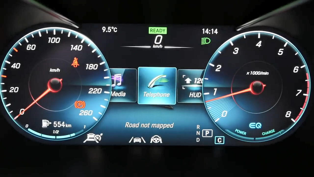 科技感十足的梅赛德斯奔驰-glc 300连屏设计!