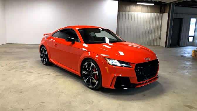 帅气动感迷人养眼,实拍欣赏红色奥迪ttrs