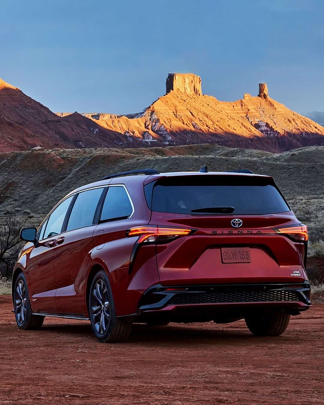 全新丰田塞纳sienna官图发布外观很年轻化内饰很运动