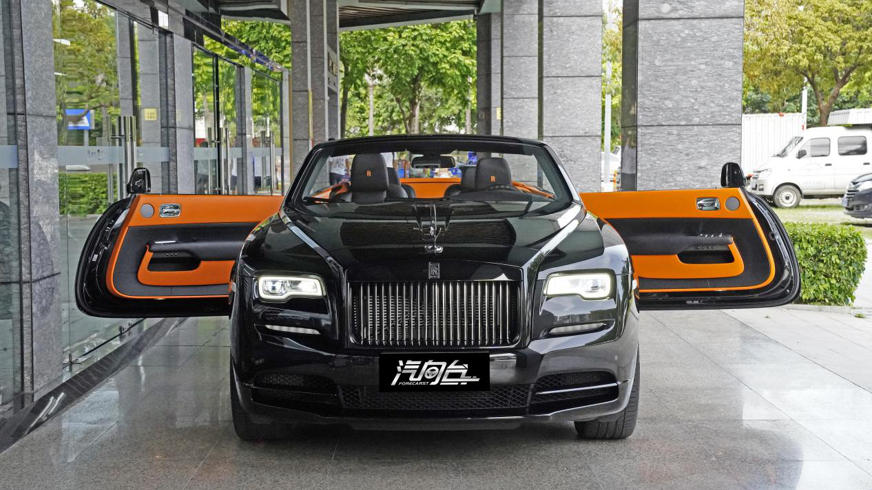 黑武士的气质女神 体验劳斯莱斯曜影black badge