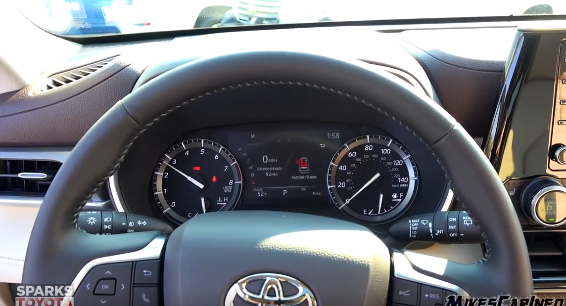 2020款 丰田   highlander  仪表盘实拍展示