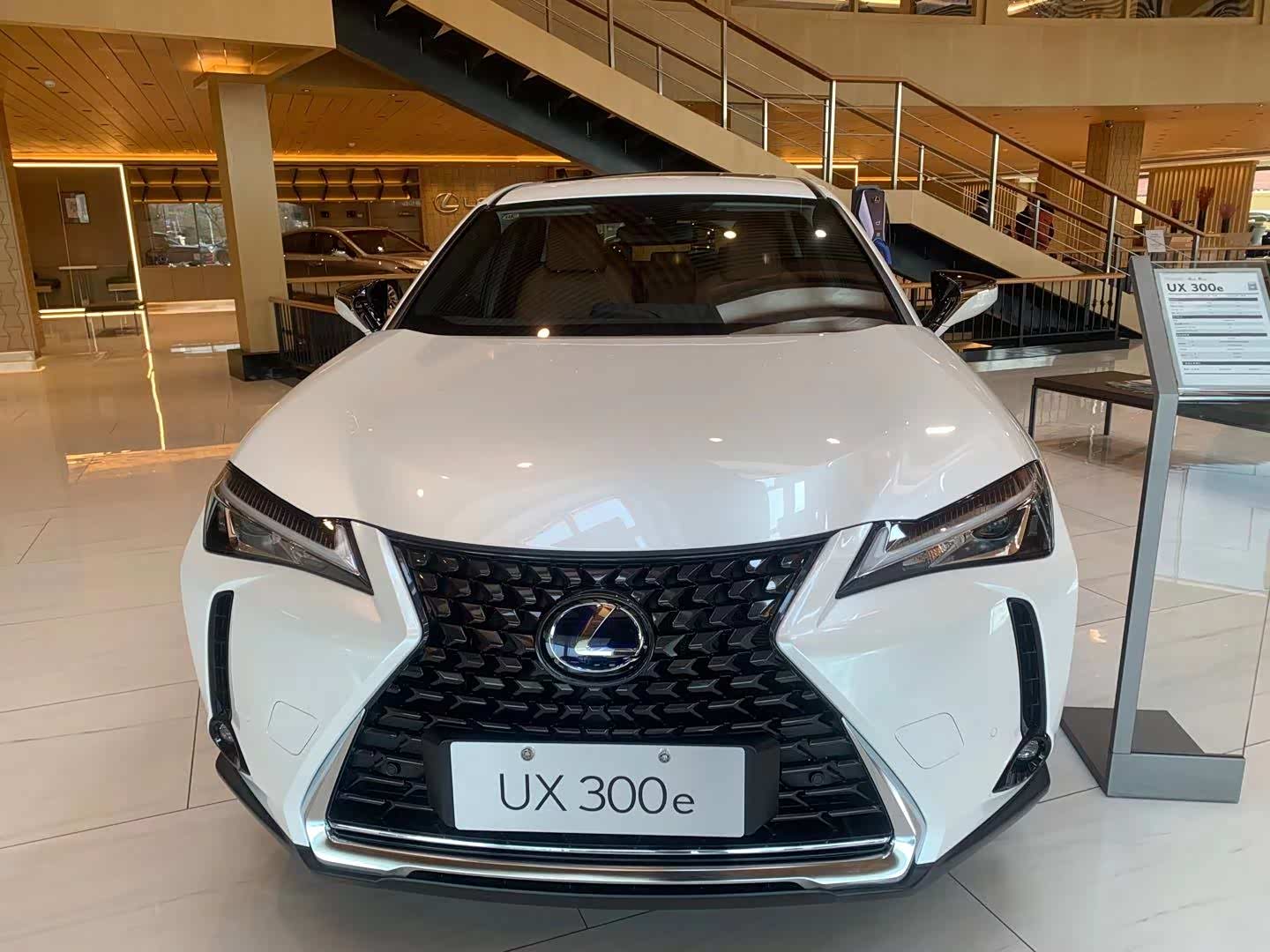 年末大促 雷克萨斯ux300e购车直降8万元