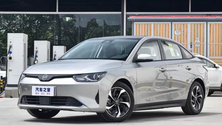 威马E.5：续航505KM+快充0.65h，空间讨喜！家用值得入手吗？_车家号_发现车生活_汽车之家