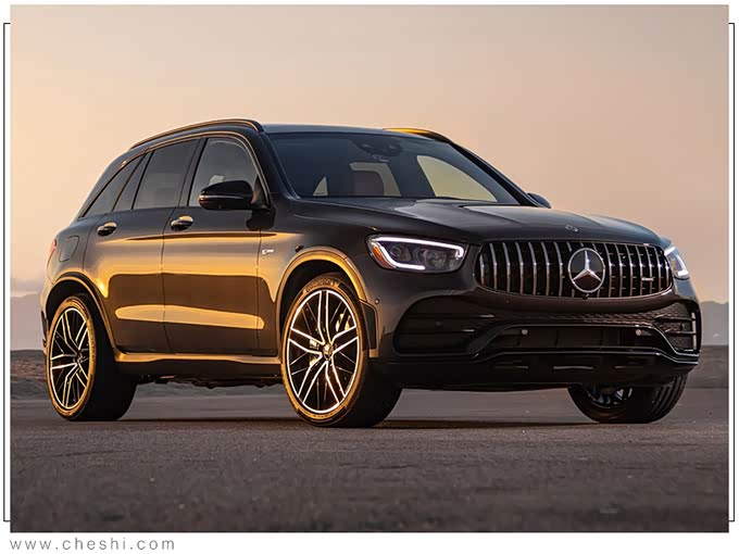 终于换大联屏了!奔驰新glc,除了屏幕,尾灯也是贯穿的