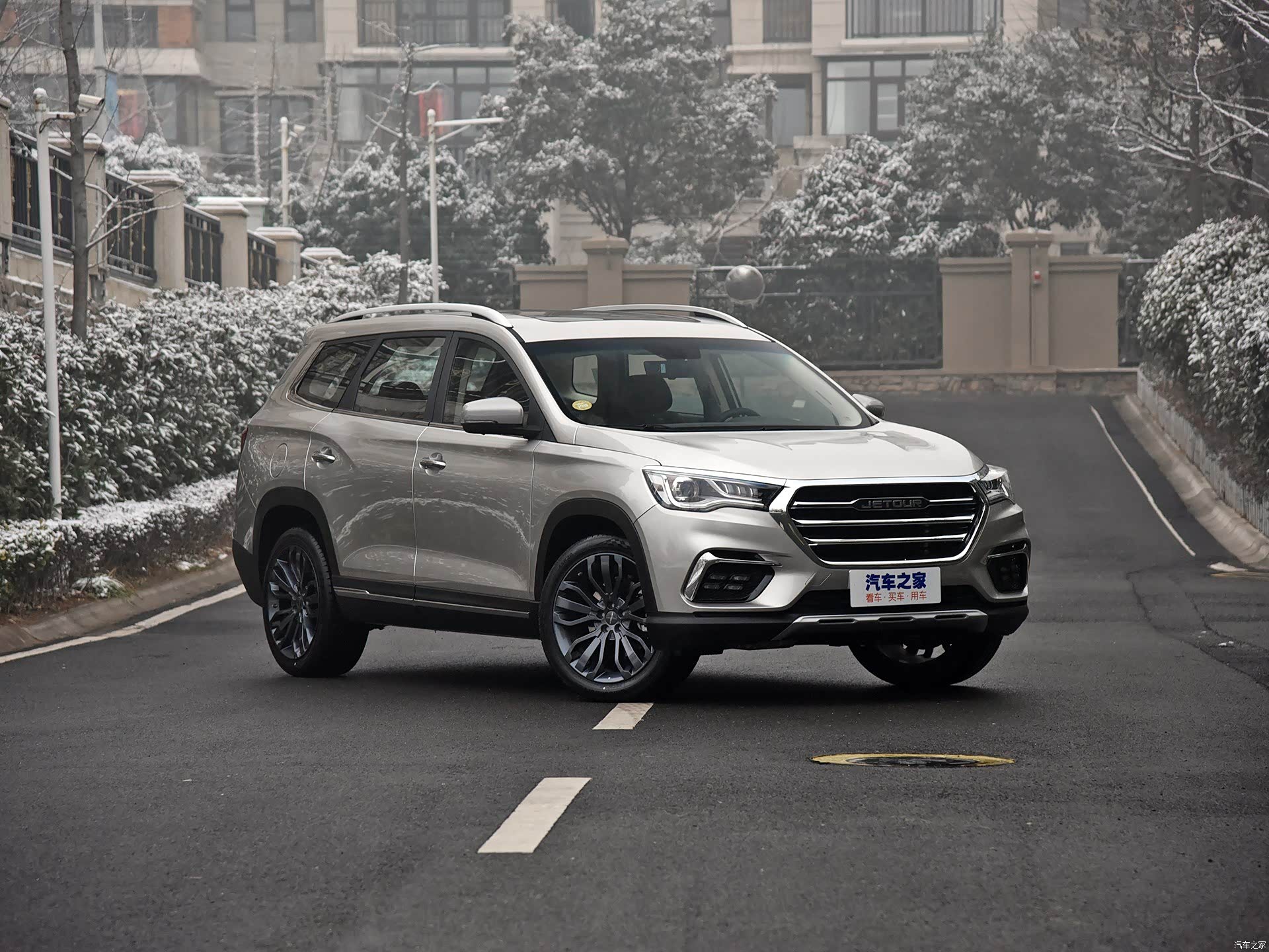 高性价比7座suv 捷途x90在818网上车展亮相