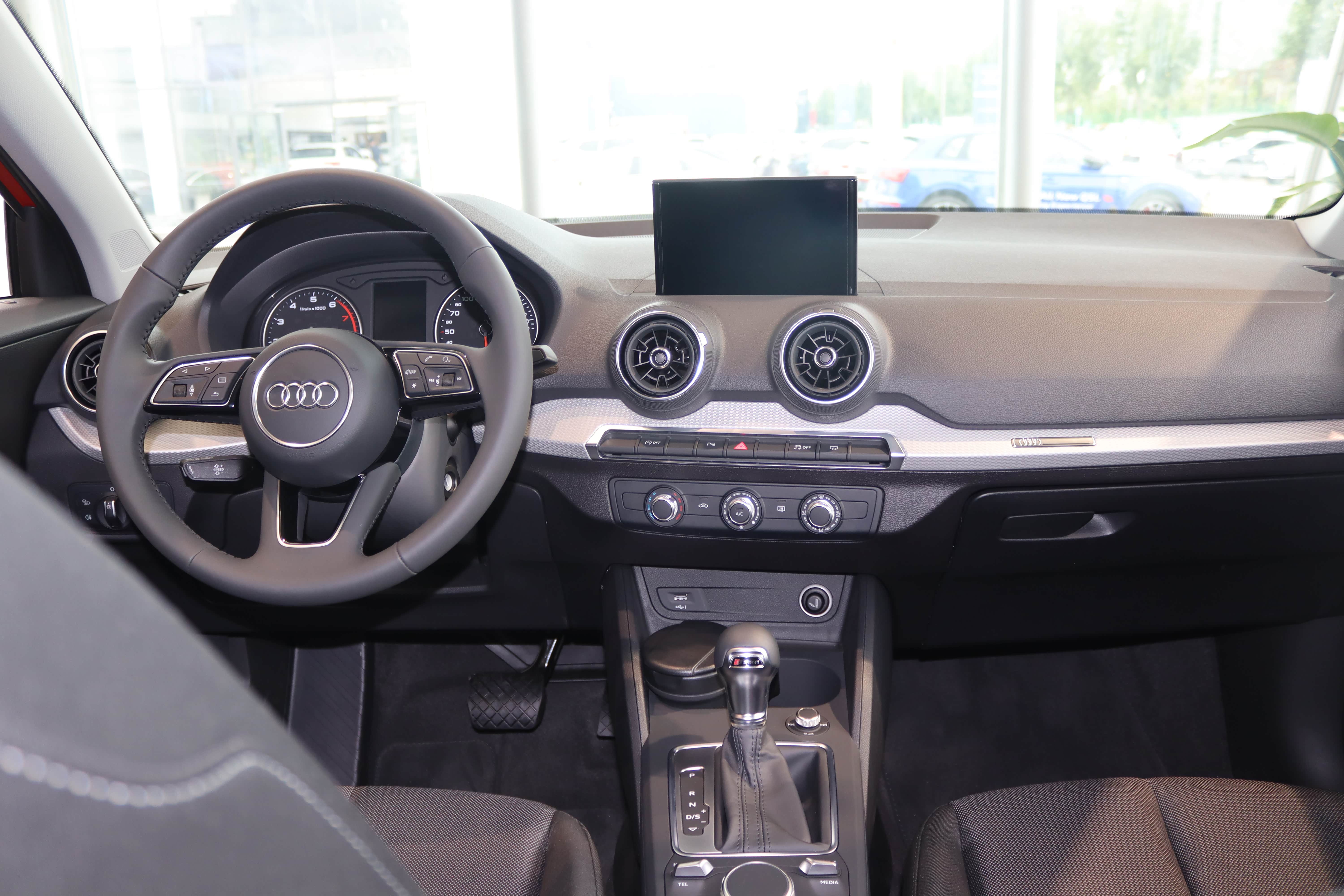 性价比高的豪华suv,大空间,实拍2021款奥迪q2l,21.88万起售!