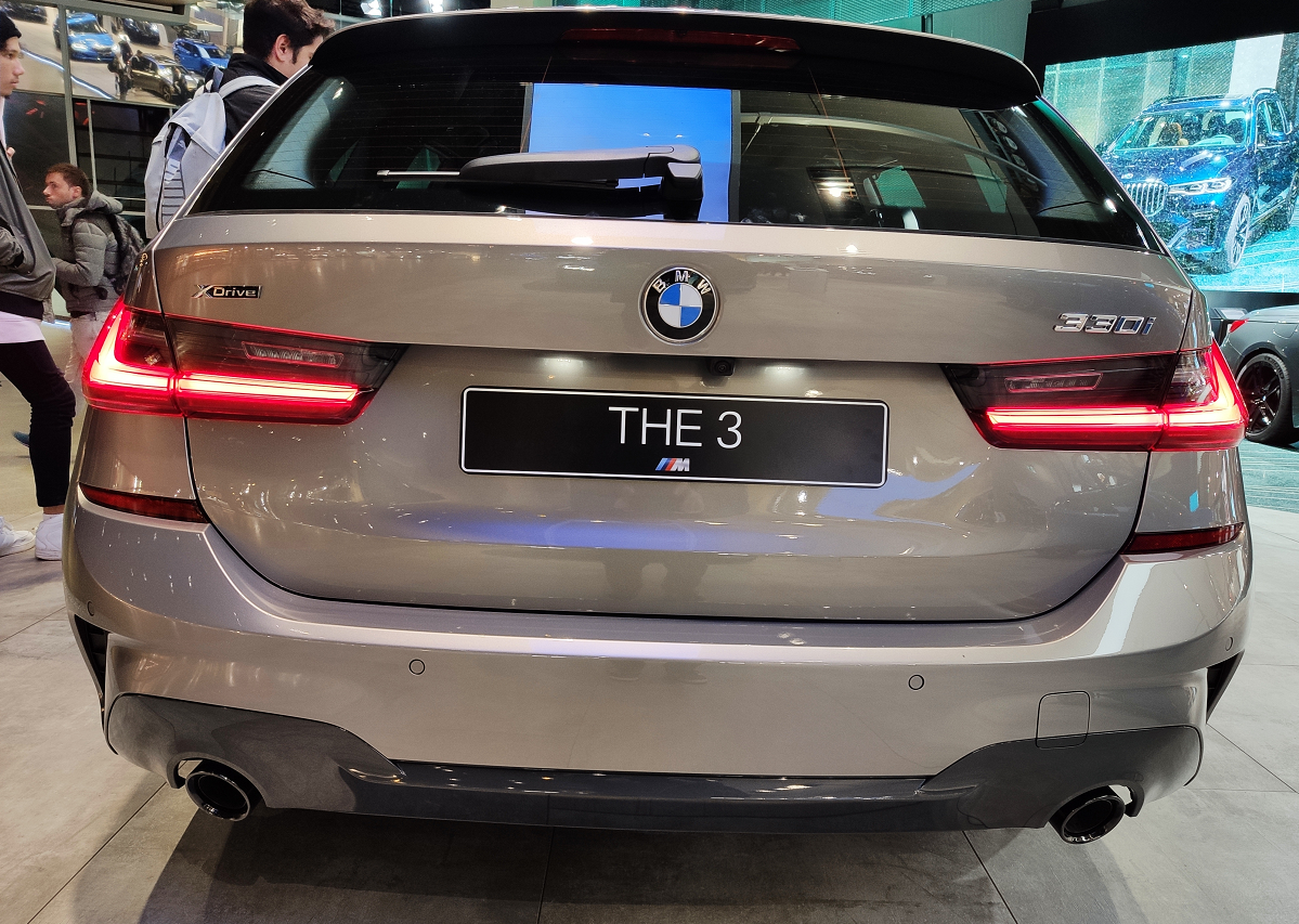 全新宝马330i旅行版海外实拍!