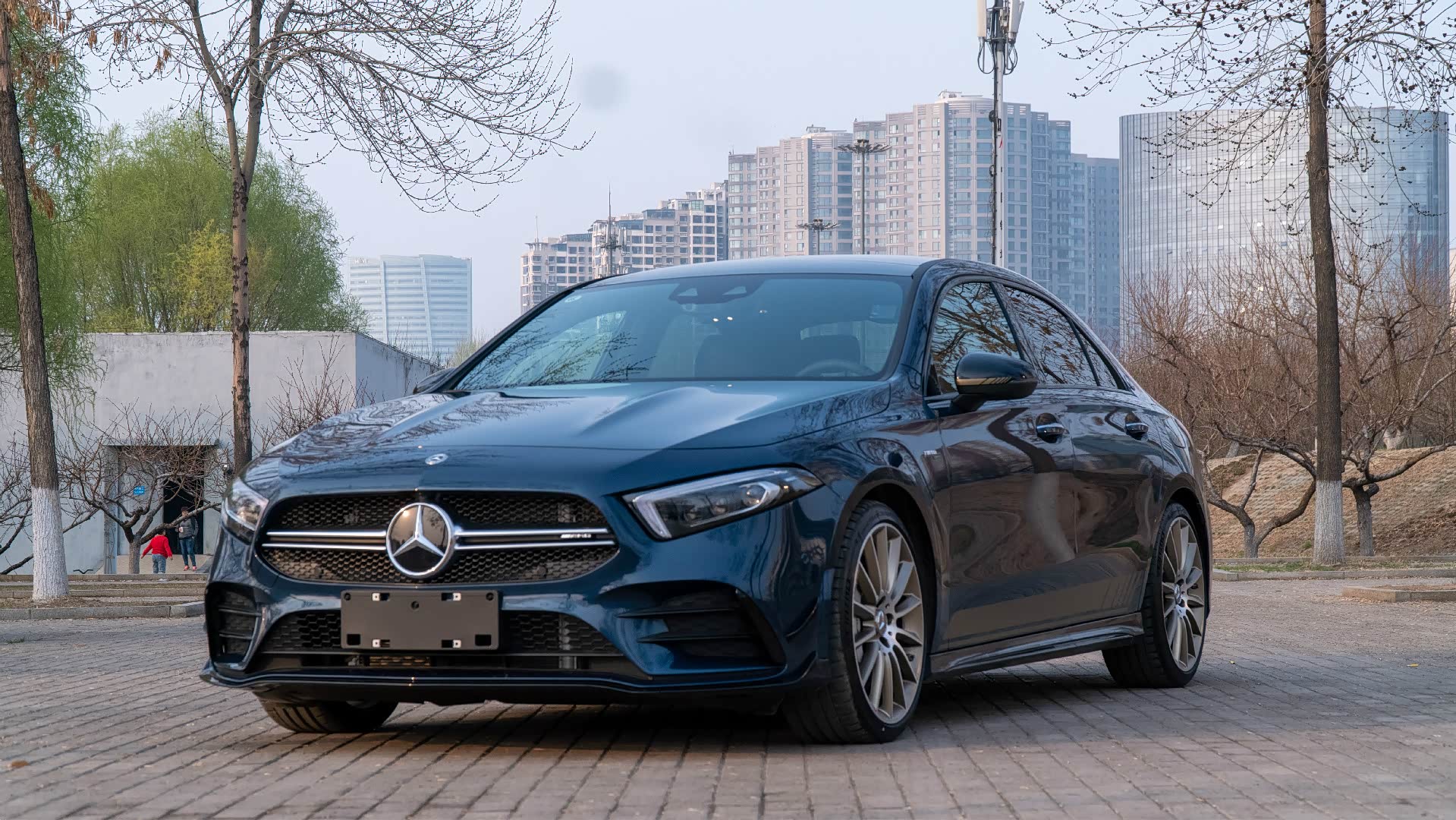 买奔驰amg a35l,进不了amg车友会?它到底怎么样?