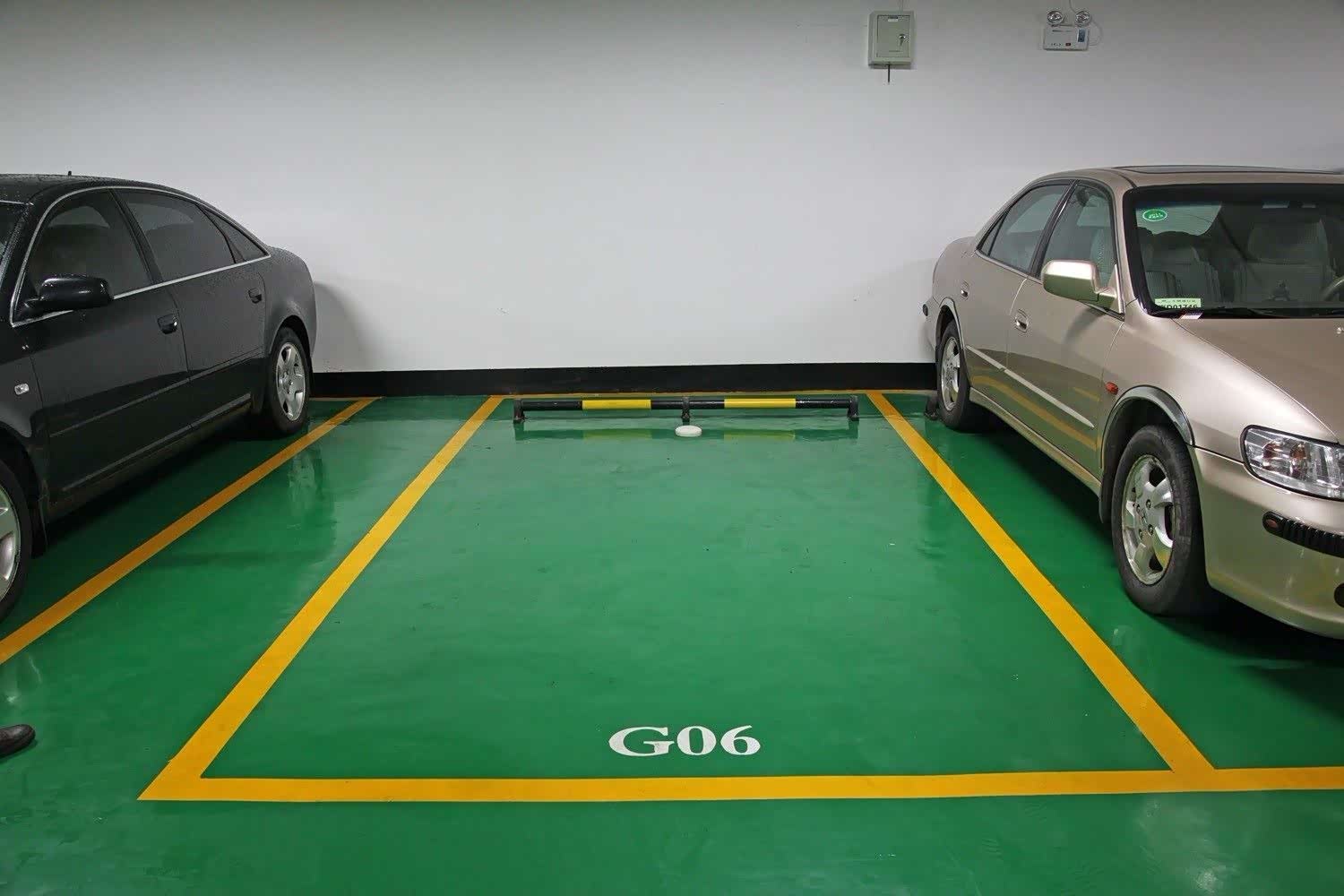 私人车位被占,打电话给车主也不来,可以叫拖车把车挪走吗?