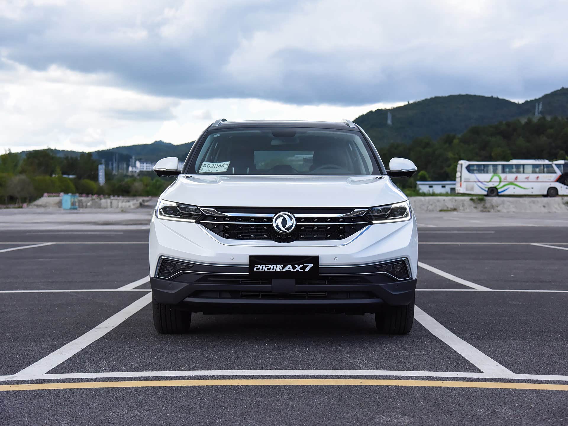 全新一代ax7颜值与实力并存,整体搭配更加高级,内饰有很好触感