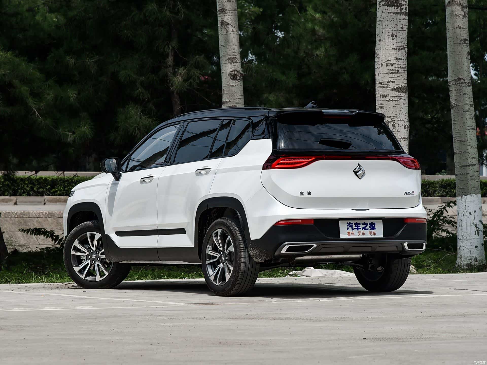 就现在的市场来讲话,在几款国产最新suv车型当中还是这款宝骏rs-5体现