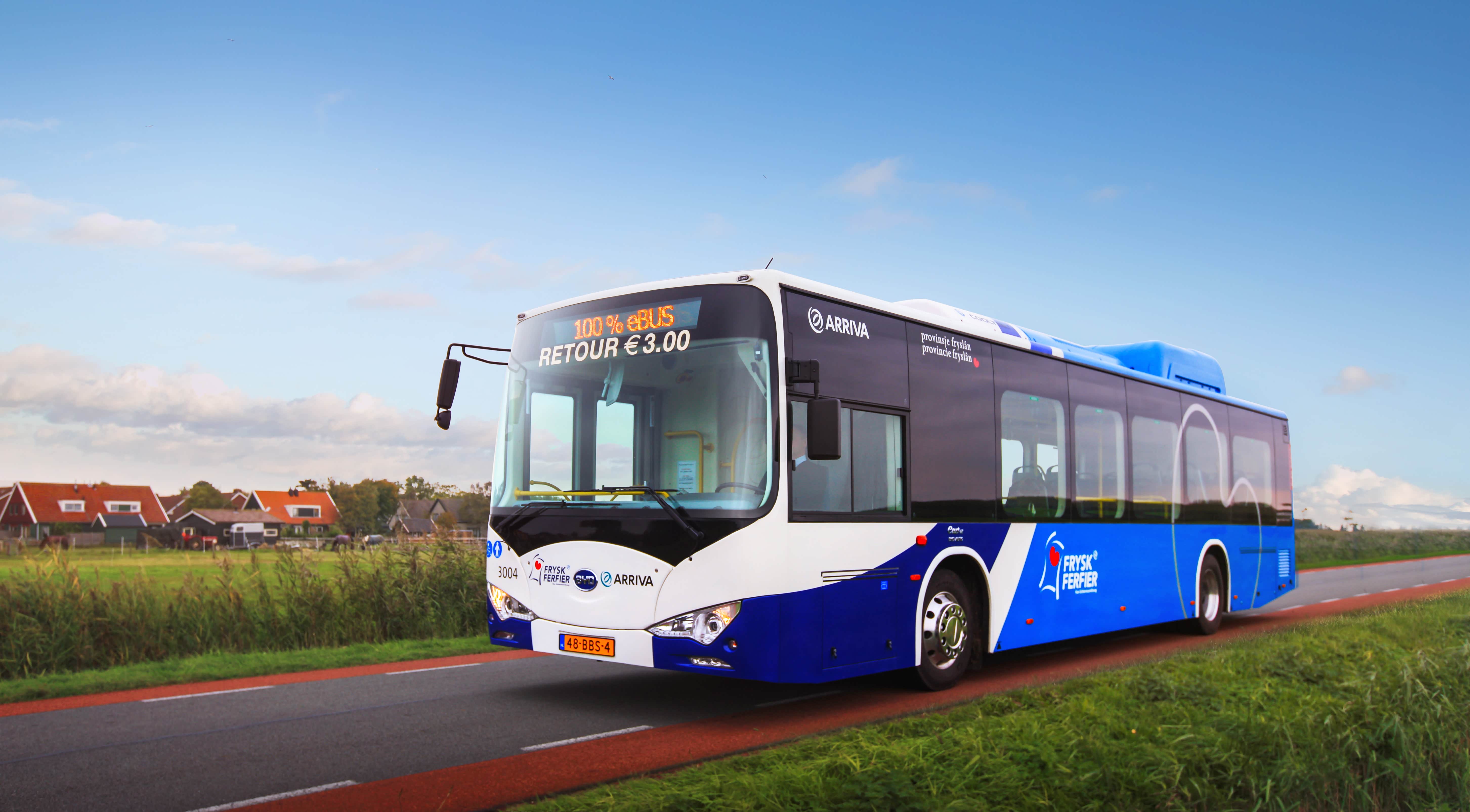 驰骋在荷兰西斯蒙尼克岛的比亚迪纯电动大巴