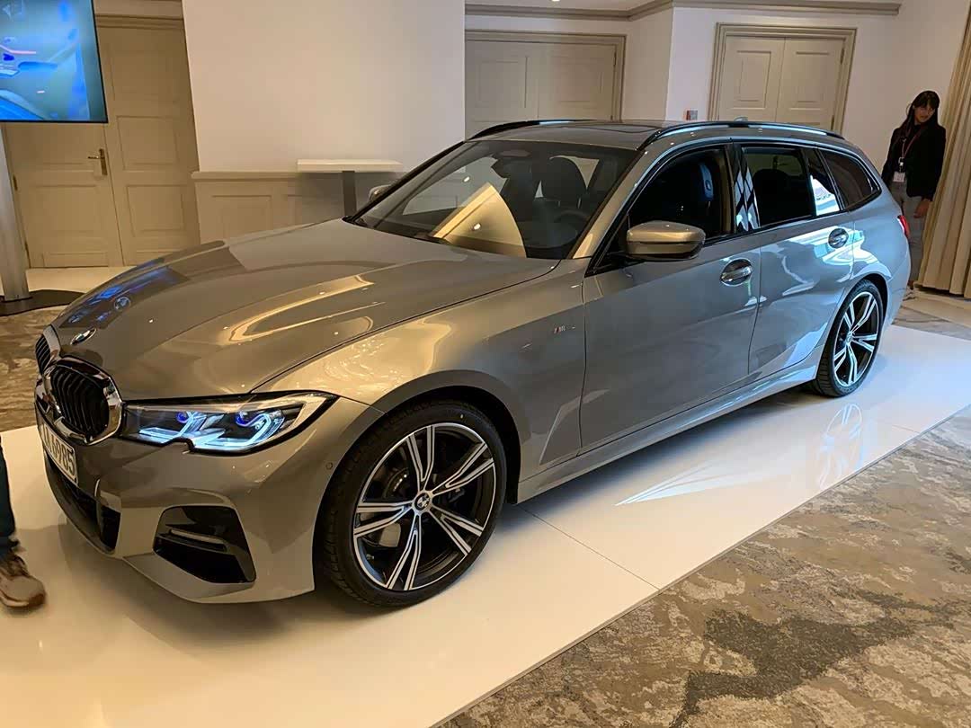 大气舒展的旅行车 全新宝马3系旅行版海外实车