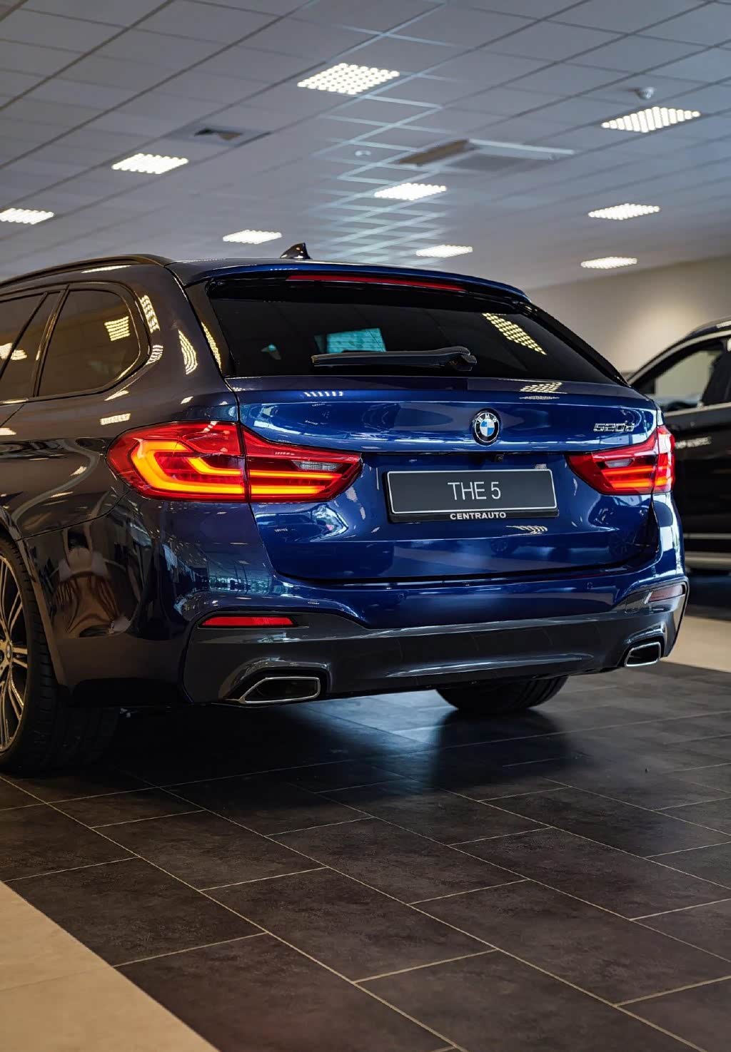 舒展又运动的造型宝马5系g31touring实车