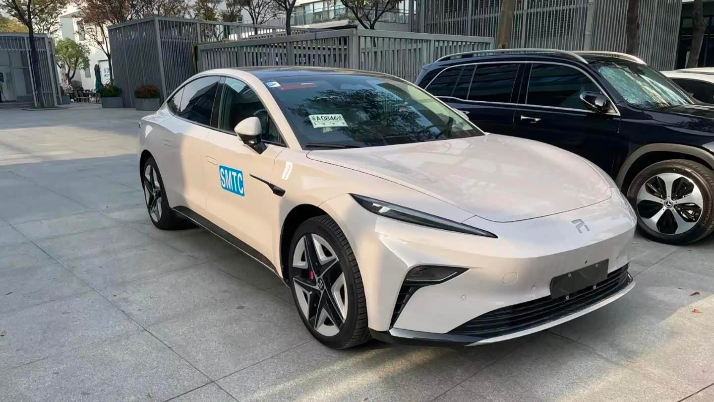 外形酷似智己L7，尺寸超比亚迪汉EV，全新飞凡F7实车现身_车家号_发现车生活_汽车之家