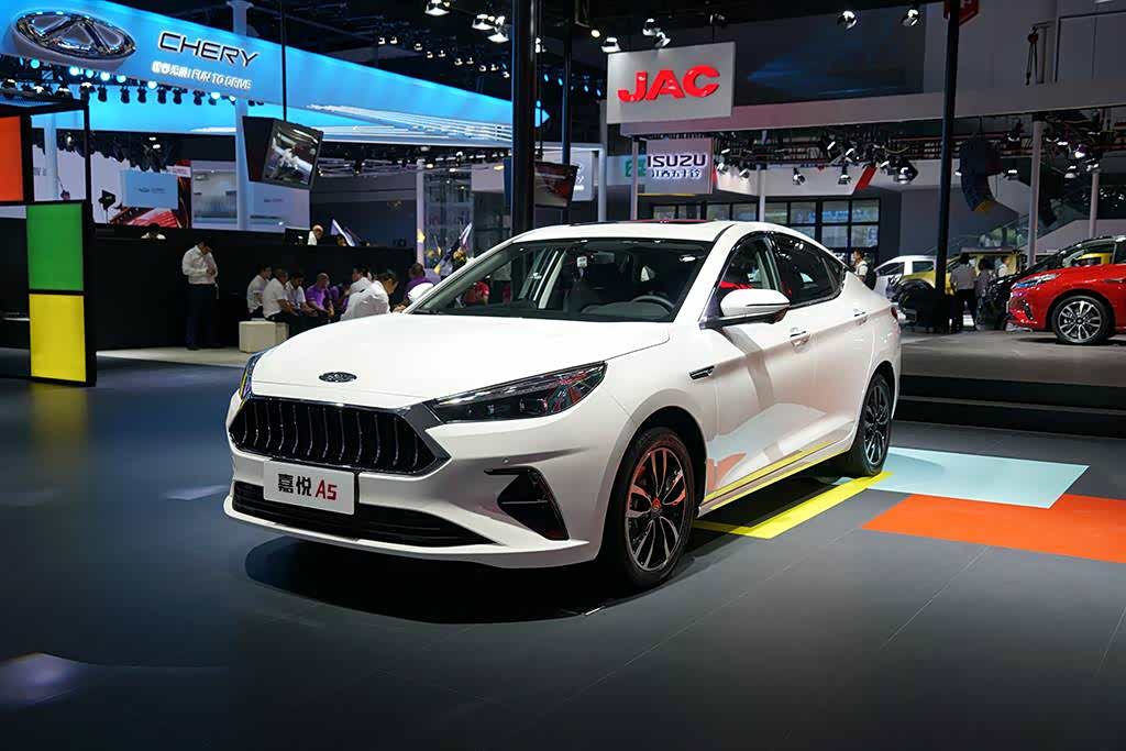 新车实拍# 又一款掀背轿车,江淮嘉悦a5亮相成都车展