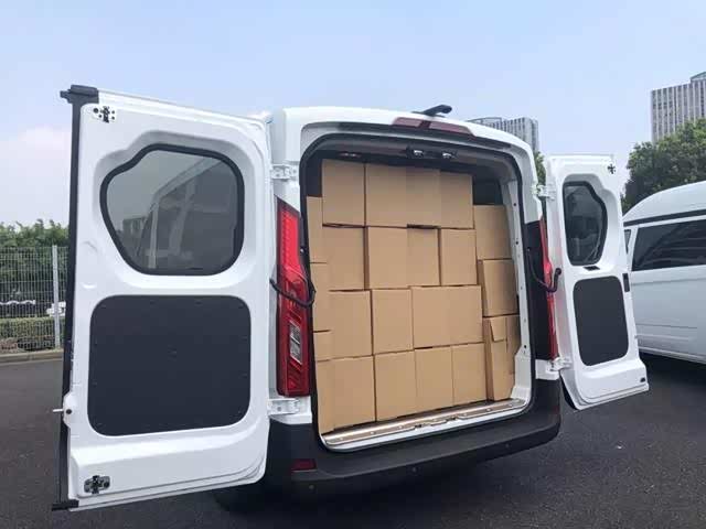 试驾上汽大通v90后看到van类物流车未来