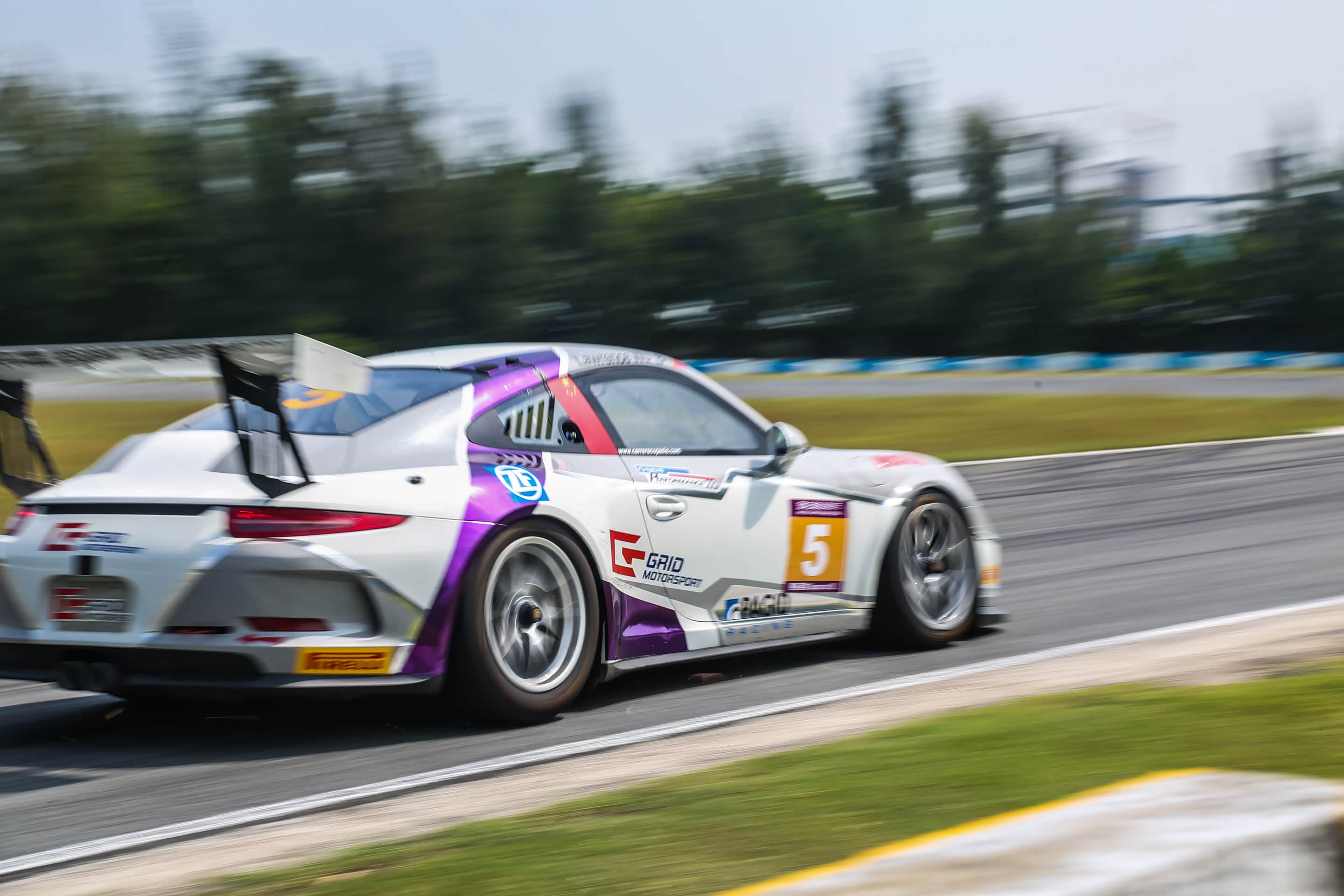 在珠海国际赛车场十月份