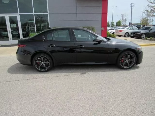 阿尔法罗密欧giulia,黑武士,非常帅气,"都说颜值上牌就毁了"