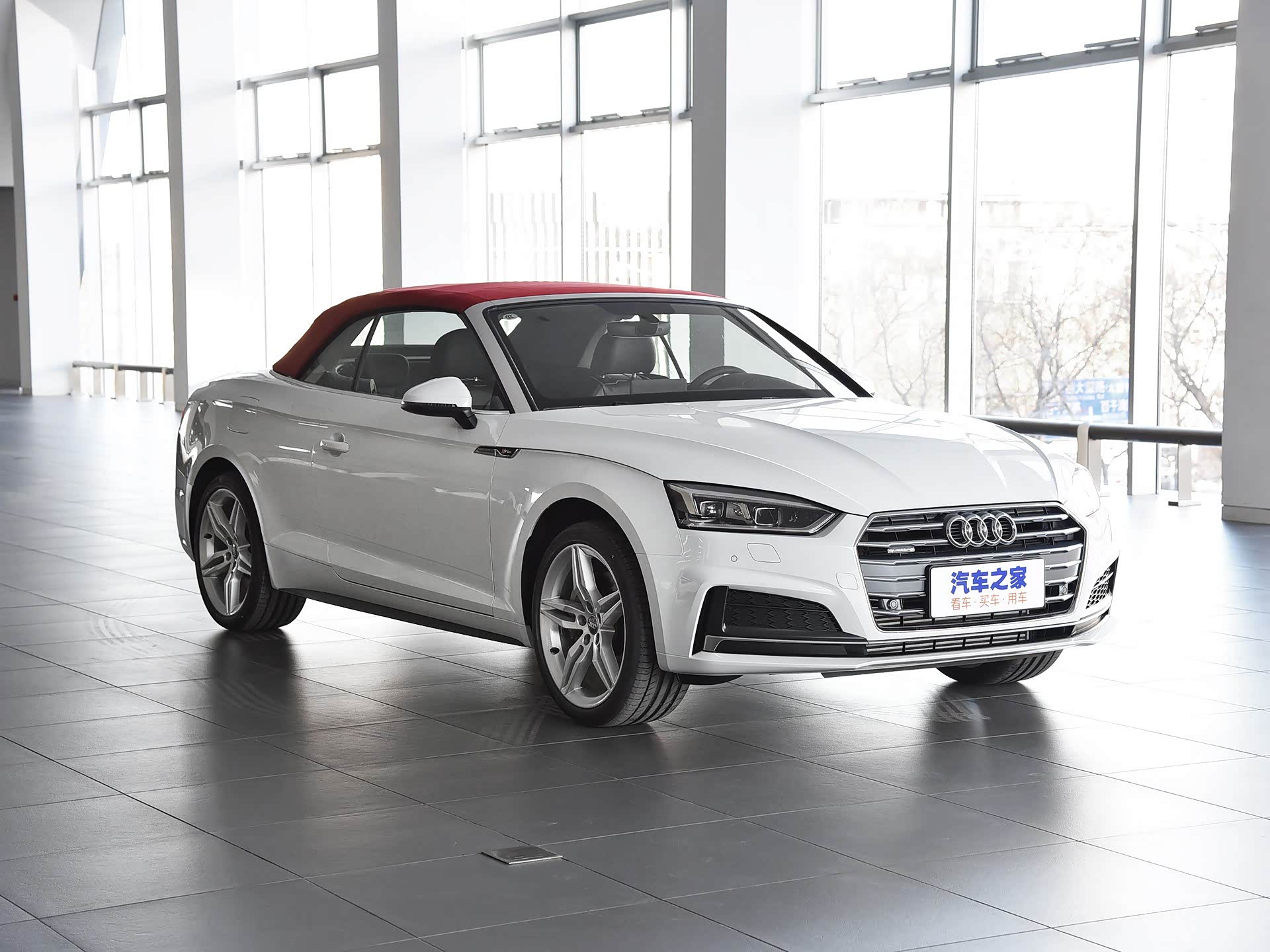 奥迪a5动力格外强劲,档次感十足,看起来时尚精致