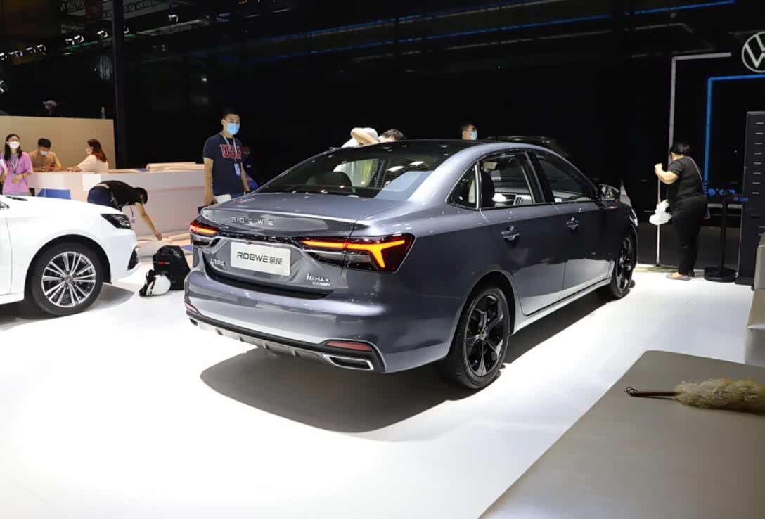 外观风格相当激进运动上汽荣威i6max亮相成都车展