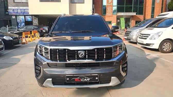 2020款起亚霸锐实车展示,打开车门坐进驾驶室,才知道视野多霸气