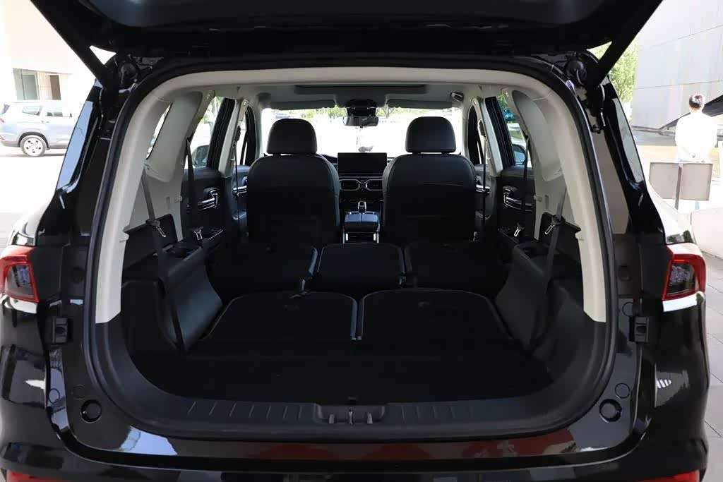 大空间十万起 吉利豪越售价超乎你想象