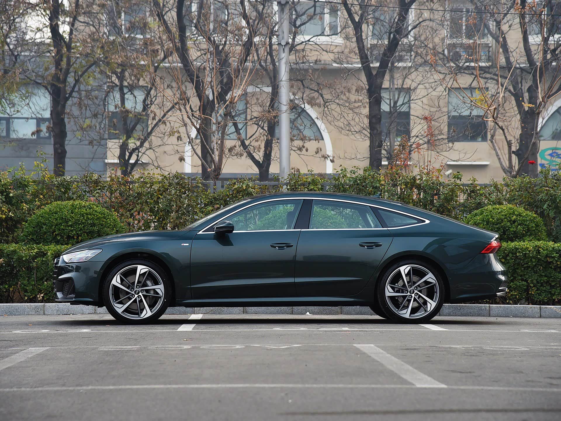 现款奥迪a7 车身侧面