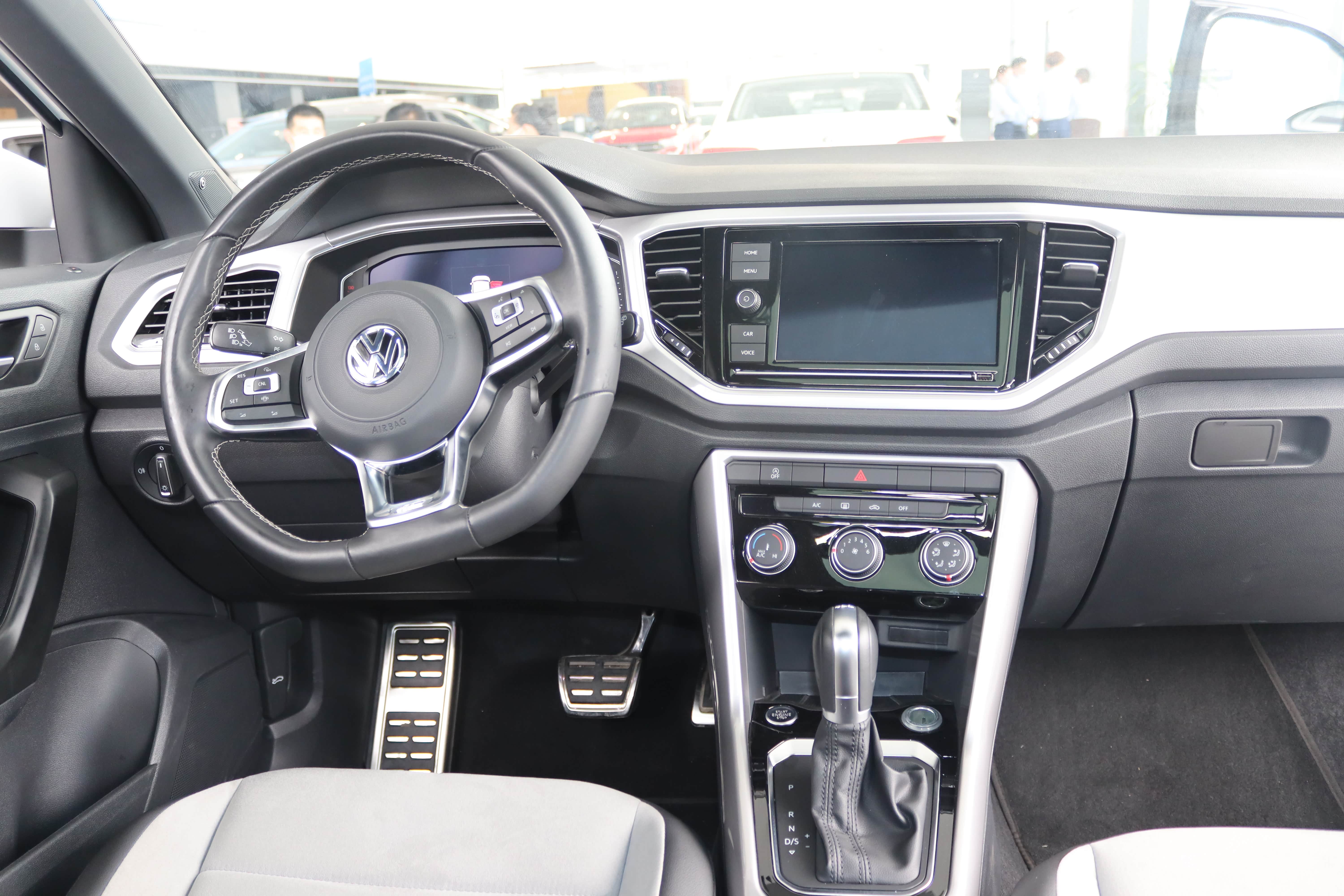 实拍2021款t-roc探歌,外观内敛,小巧灵动,内饰用料扎实!