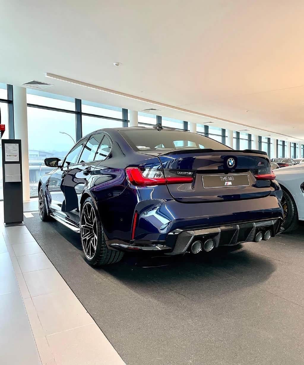 全新宝马m3雷霆版帅气的造型运动感十足开着真香