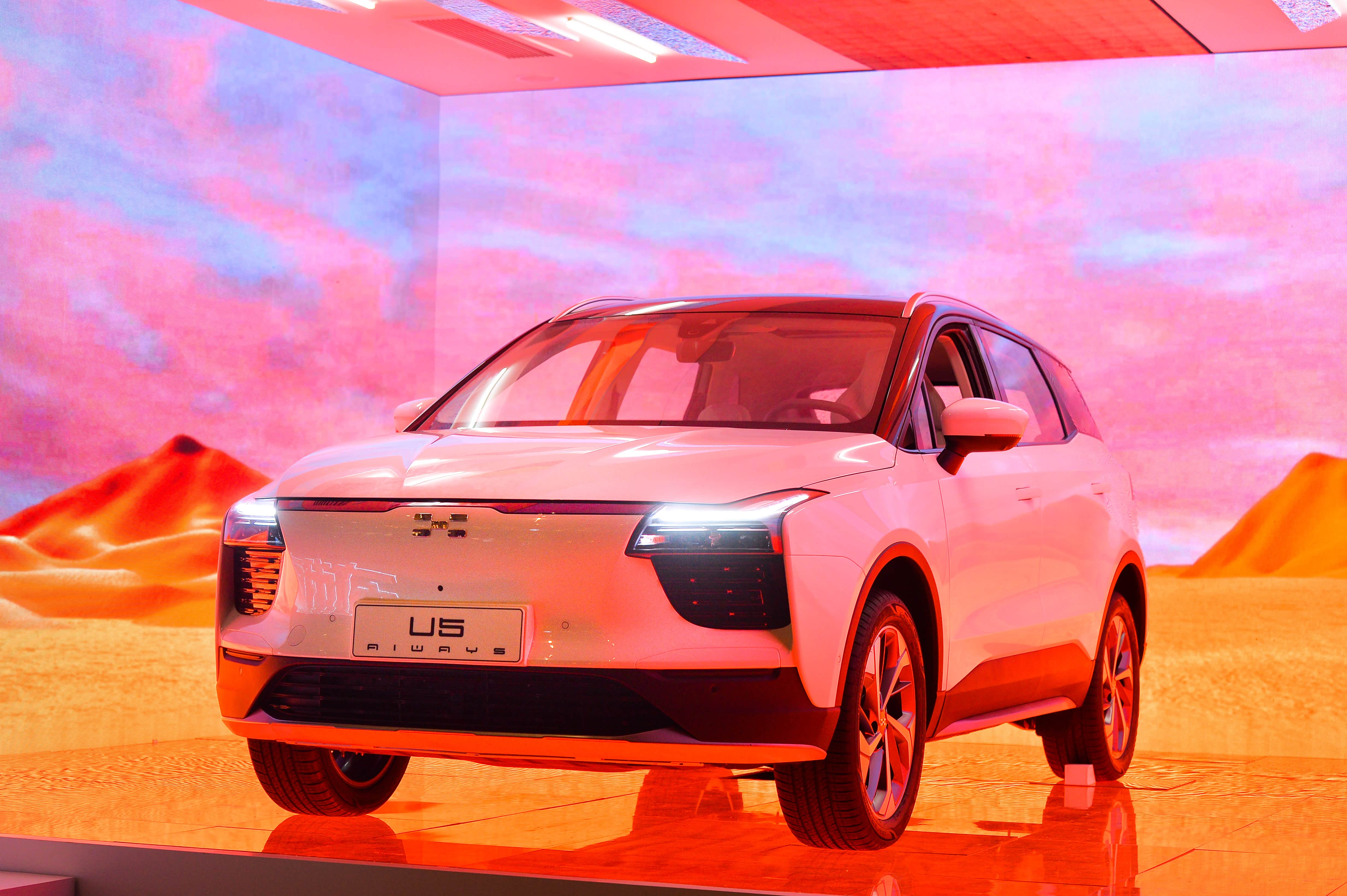 爱驰u5 有我在"新势代品质suv" 爱驰u5震撼上市